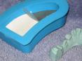 THE ENZO ARTICULATORIS A PLASTERIESS AND INCORPORATES MAGNETS TO SECURE AND REMOVE THE MODELS.
